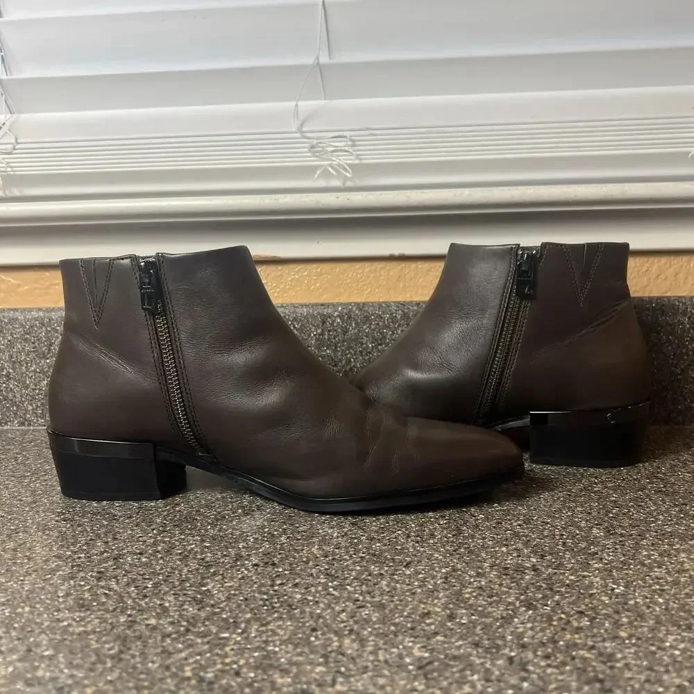 Coach Womens Sz 10B Brown Leather Block Heel Zip Fashion Ankle Boots Pointed Toe